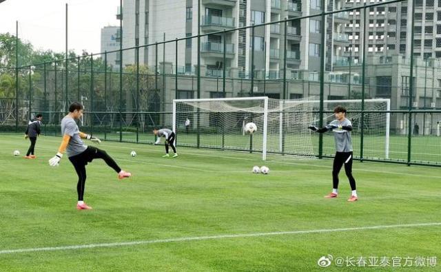 乐鱼体育在线网址-广州队热身2比2亚泰 阿兰回归首球埃里克破门